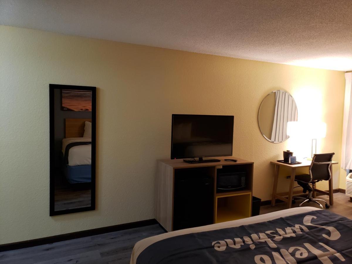 Days Inn & Suites By Wyndham Merrillville Ngoại thất bức ảnh